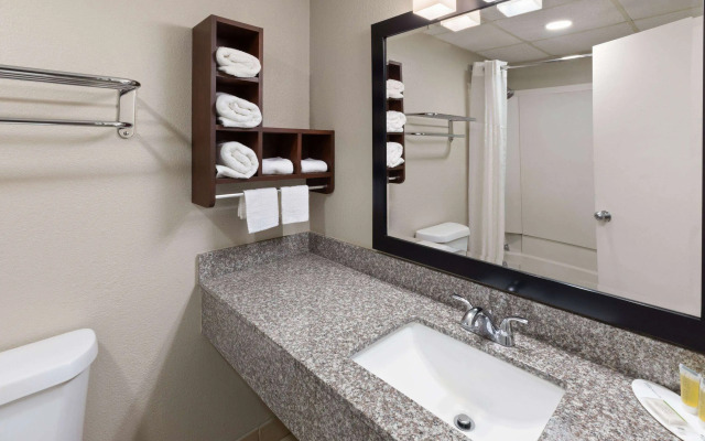 Super 8 by Wyndham Buffalo