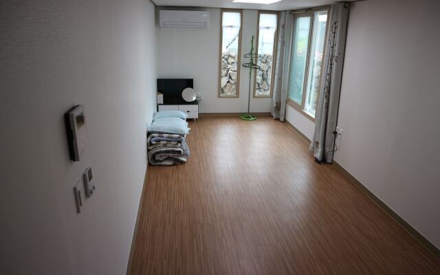 Blue Island Guesthouse - Hostel