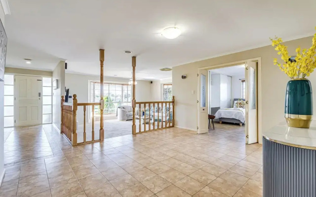 StayAU 4BR Lakeside Retreat in Seabrook