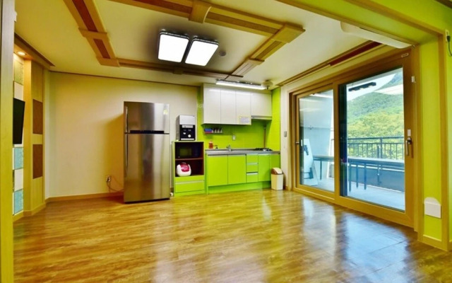 Gyeryongsan Donghaksa Toranga Pension