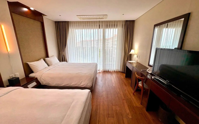 Raon Hotel & Resort