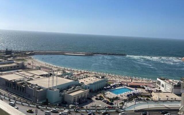 City squer apartment sea view