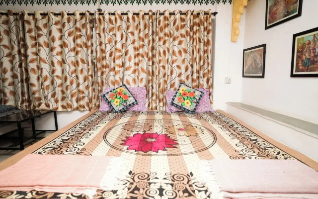 Nukkad Guest House Near City Palace Udaipur