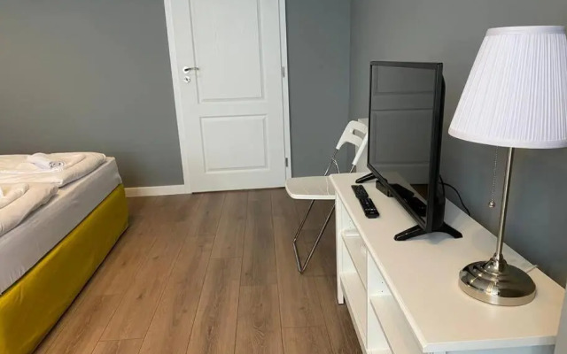 Manhattan Studio with workplace/ Student City