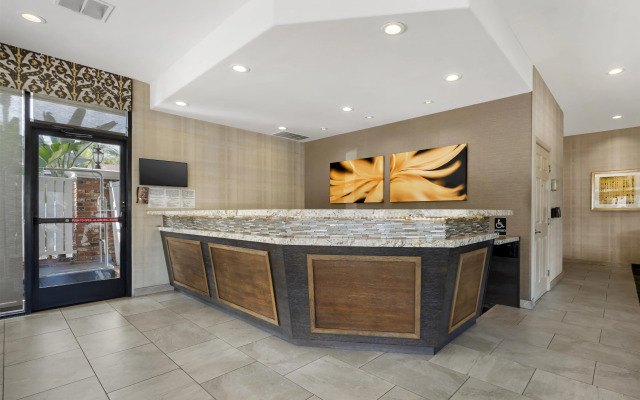 Best Western Plus Carriage Inn