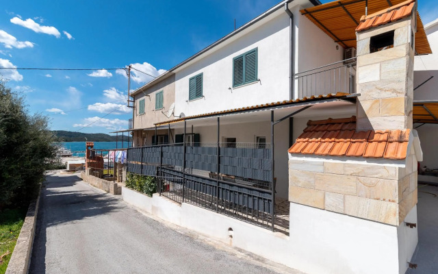 Apartment Radić-perfect location for summer activities