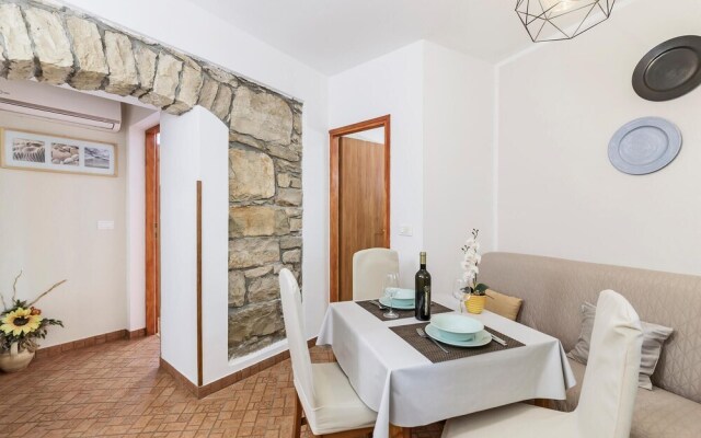 Amazing Home in Novigrad With Wifi and 1 Bedrooms