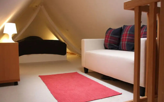 Poppenbull Thatched House