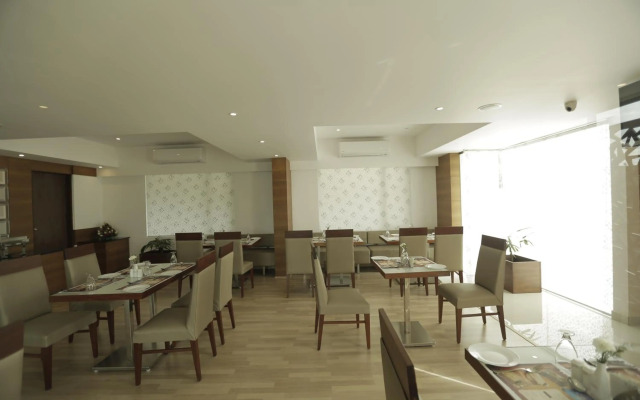OYO 1686 Park Connect Hotel