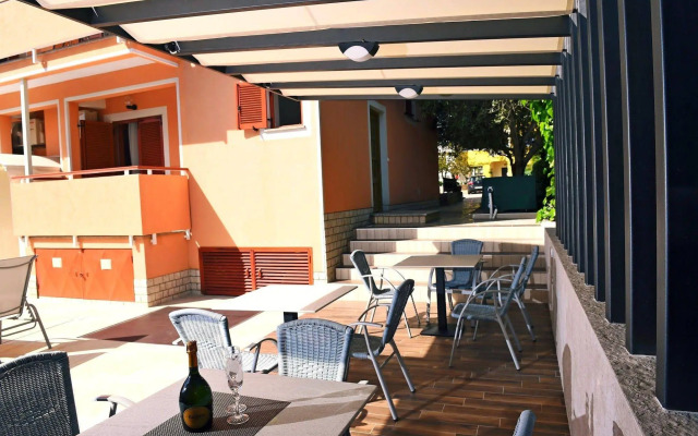 Apartments Zdjelar