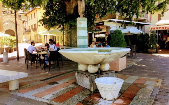 Central lakefront apartment