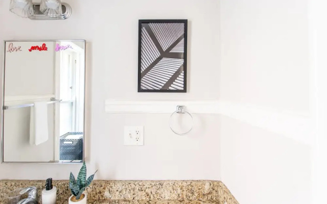 1BR Getaway Apt Modern in Lincoln Square