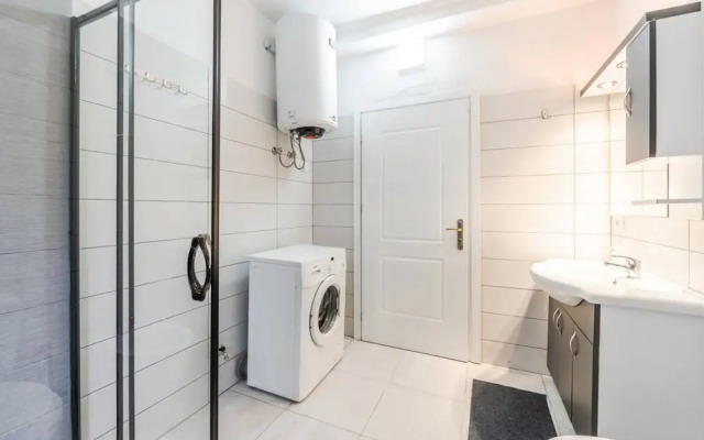 Elegant Apartment Comfort in Shkod r s Heart