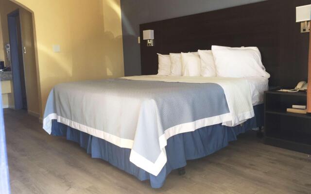Days Inn by Wyndham Airport - Phoenix