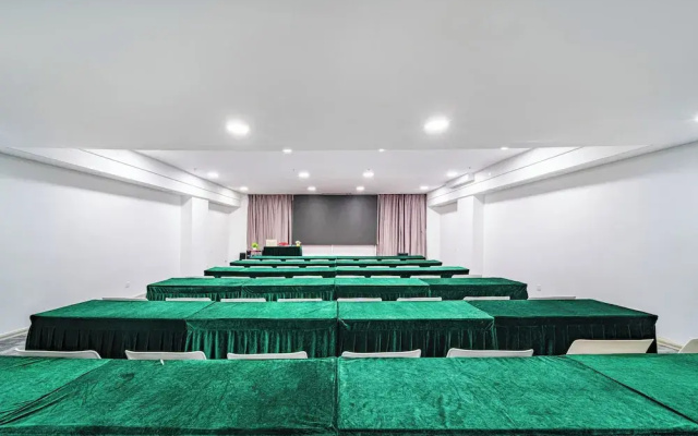 Echarm International  Guangzhou Baiyun International Airport Huadu Plaza Branch - Free Deliver Service to Guangzhou Baiyun International Airport & Free Deliver Service to Canton Fair Complex During Canton Fair Period