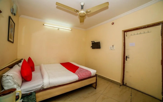 SR Inn By OYO Rooms