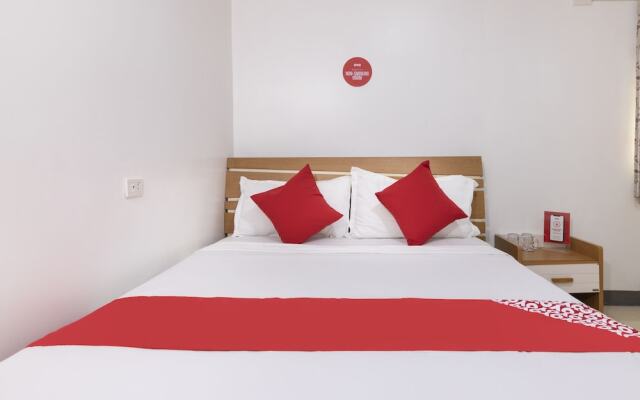 Lucky Hotel by OYO Rooms