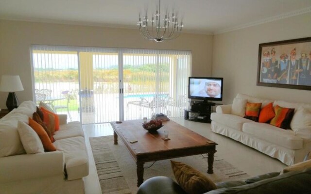 Stunning 3-bed Lakeside Villa With Private Pool