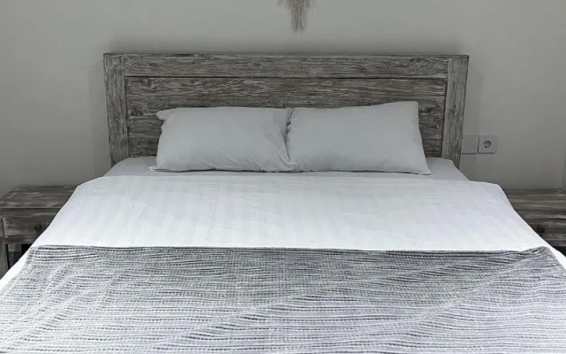 Kiwi Guest House By Zuzu – Guest Rooms – Tibubeneng