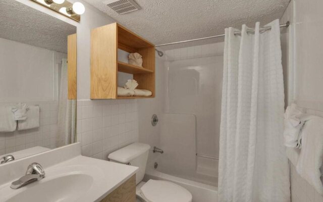Ramada by Wyndham Panama City Beach / Beachfront