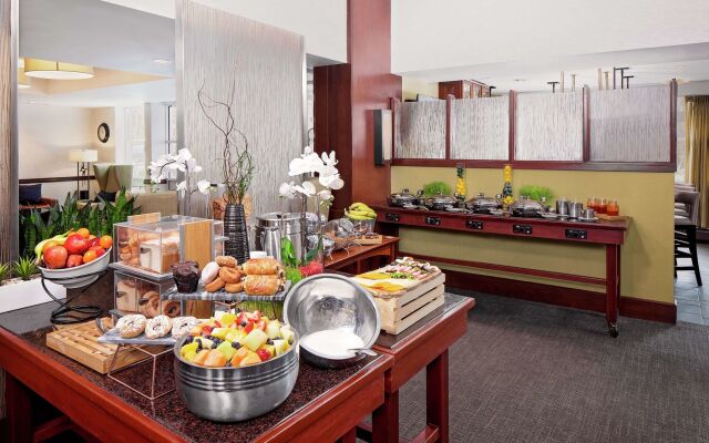 DoubleTree by Hilton Hotel Boston Bayside