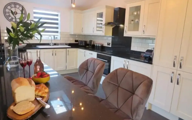 Stay in Comfort , Completely Renovated