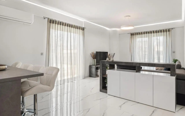 BillyMare central Glyfada apartment