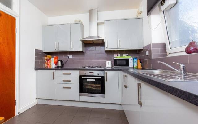 Broxbourne House - Deluxe Guest Room 2