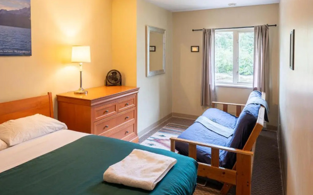 Squamish Adventure Inn & Hostel
