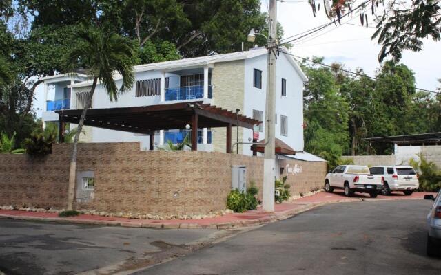 Stylish 1r-1b Apt Near The Beach And Main Street