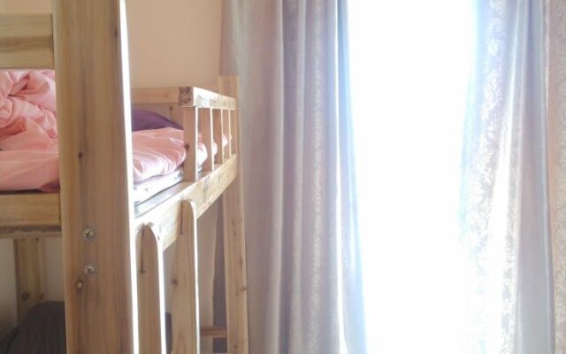 Linxi Xiaozhu Youth Hostel