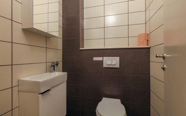 Beautiful Home in Makarska With Wifi and 7 Bedrooms