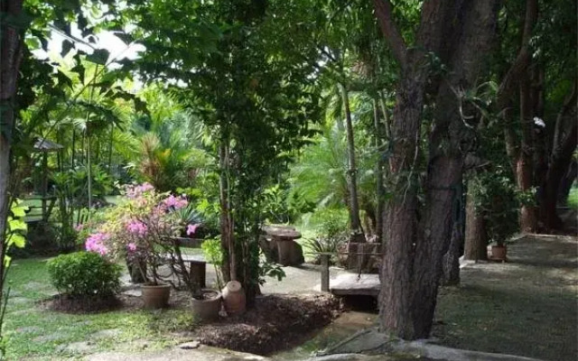 Suwan Guesthouse & Resort