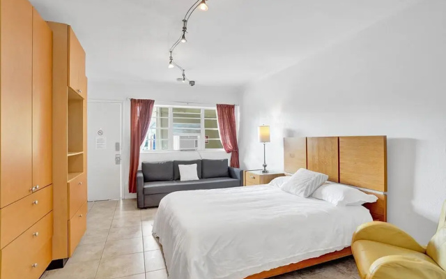 Gorgeous Apartment walking distance to Beach!!