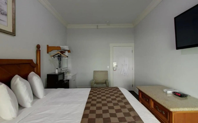 Warfield Hotel