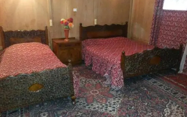 Trambak Houseboat