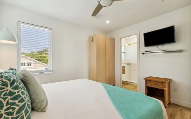 Blueberry Dunes Beach Cottage - Pet Friendly - Pool