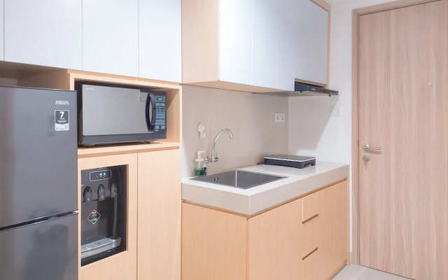 Modern Look 1Br Without Living Room At Bintaro Embarcadero Apartment