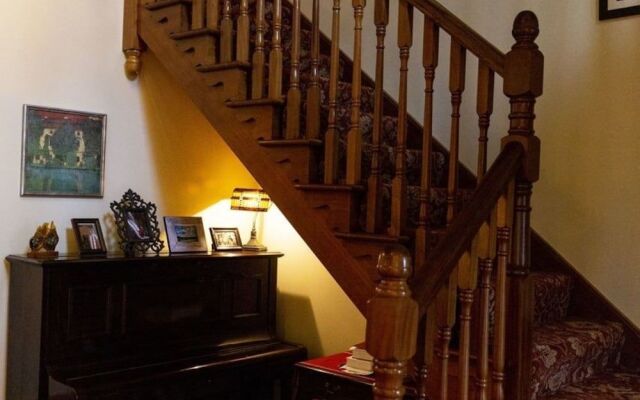 Lake House B&B