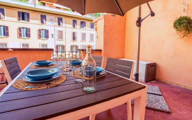 Romantic Flat With Large Terrace Close to S. Peter