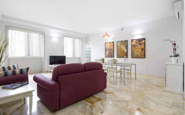 Regina Giovanna Flat