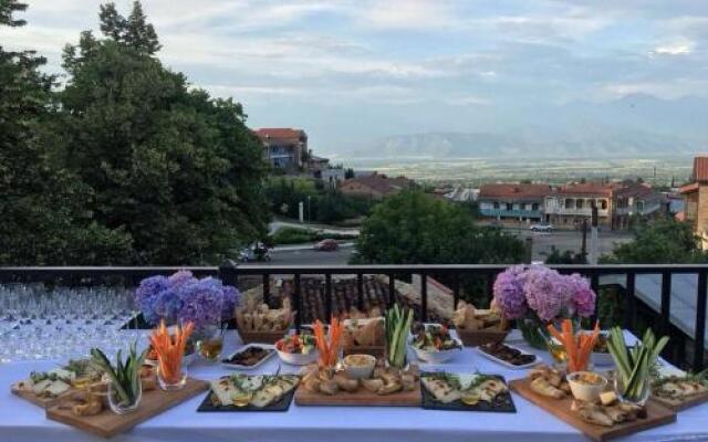 Hotel Tela & Mareli Winery