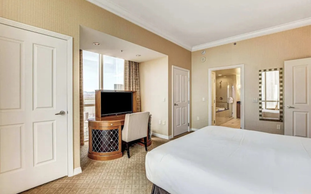 Stunning 1BR Strip Views & Balcony Suite 12701