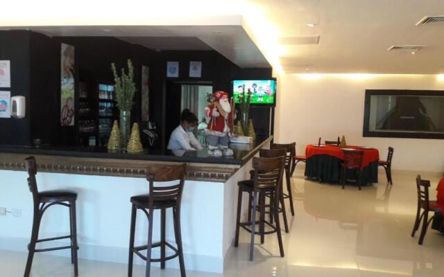 Golden House Hotel & Restaurant