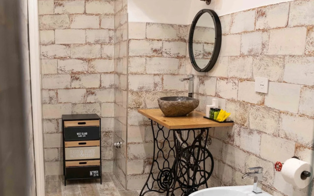 Mareluna Rooms