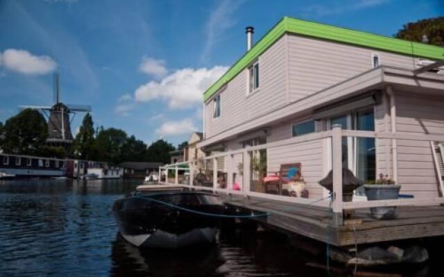 Minties, Floating Bed en Breakfast