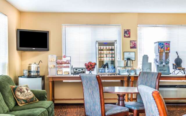 Super 8 by Wyndham Salina I-70