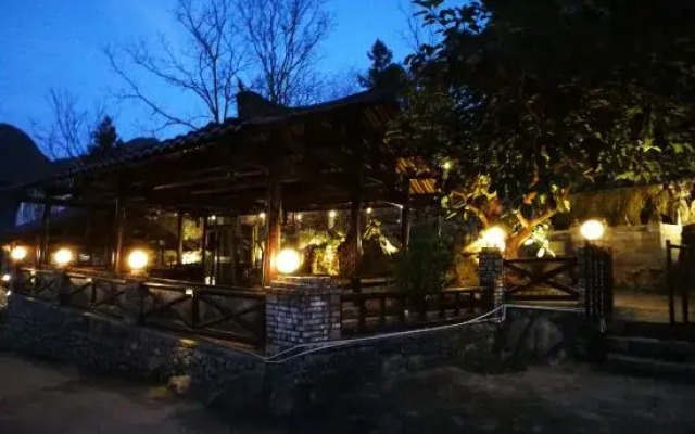 Xingyi Mountain Breeze Inn