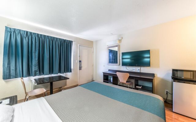 Motel 6 Victoria, TX