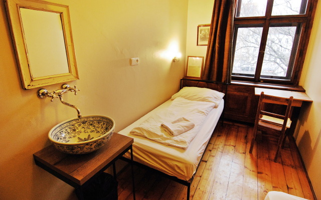 Sir Toby's Hostel